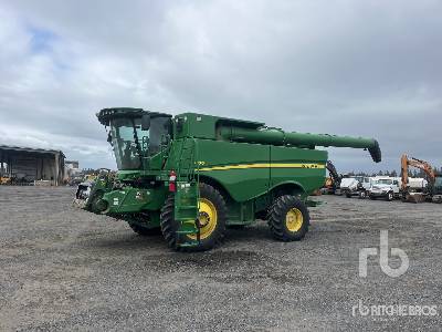 Photo of a 2015 John Deere S670S STS