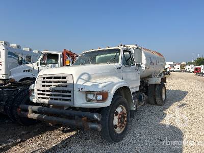 Photo of a 1999 Ford F-800