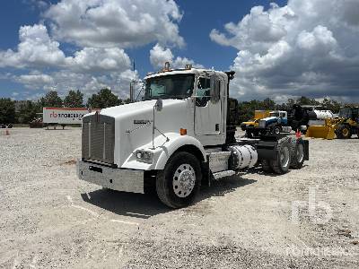Photo of a 2011 Kenworth T800