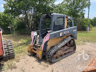 Photo of a 2013 John Deere 323D