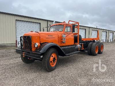 Photo of a 1957 International RDF410