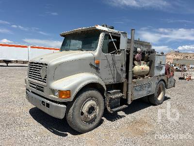 Photo of a 1990 International 7100