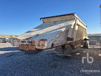 1984 FRUEHAUF DES-M2-M20/39 17 ft T/A Bottom Dump Trailer 1984 FRUEHAUF DES-M2-M20/39 17 ft T/A Bottom Dump Trailer