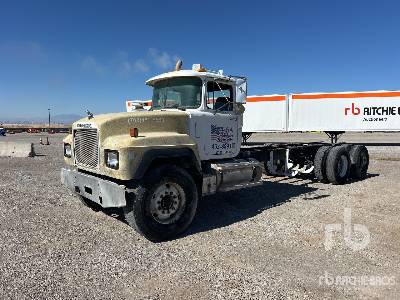 2001 MACK RD690S 6x4 Cab & Chassis 2001 MACK RD690S 6x4 Cab & Chassis