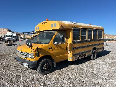 2002 FORD E-450 4x2 10-Seat School Bus 2002 FORD E-450 4x2 10-Seat School Bus
