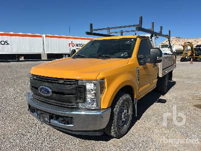 2019 FORD F-250 XL 4x2 Flatbed Truck 2019 FORD F-250 XL 4x2 Flatbed Truck