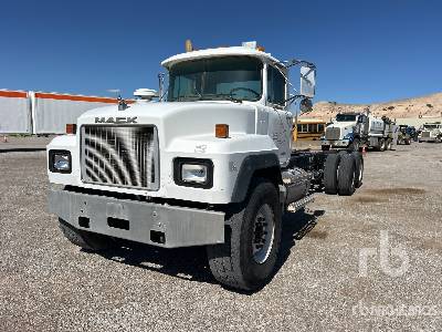 2001 MACK RD690S 6x4 Cab & Chassis 2001 MACK RD690S 6x4 Cab & Chassis