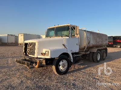 Photo of a 1998 Volvo WG64T