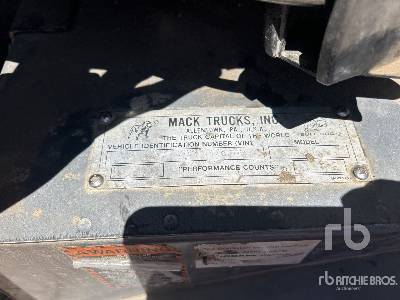 Photo of a 1999 Mack MR688S
