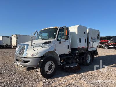 Photo of a 2013 International 2012 Schwarze M6000 on