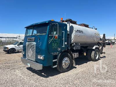 1992 Freightliner Bearcat BC-501 2350 gal on 4x2