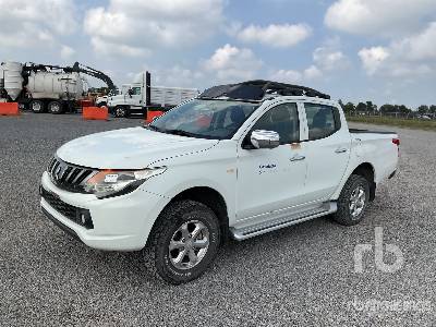 2017 MITSUBISHI  L200  4x4 Crew Cab Camioneta /  Pickup
