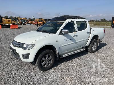2015 MITSUBISHI  L200  4x4 Crew Cab Camioneta /  Pickup