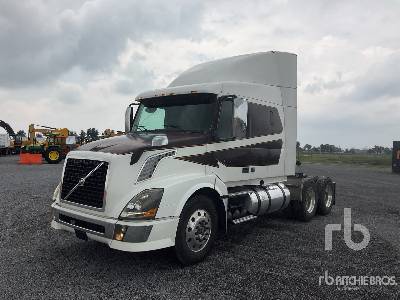 2014 VOLVO VNL64T670 6x4 Tractocamion con Dormitorio / Truck Tractor (T/A) 2014 VOLVO VNL64T670 6x4 Tractocamion con Dormitorio / Truck Tractor (T/A)