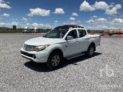 2016 MITSUBISHI  L200  4x4 Crew Cab Camioneta /  Pickup
