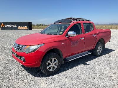 2016 MITSUBISHI  L200  4x4 Crew Cab Camioneta /  Pickup