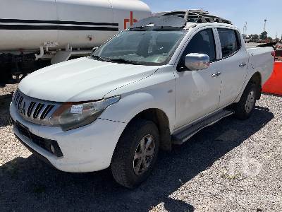2016 MITSUBISHI  L200  4x4 Crew Cab Camioneta /  Pickup