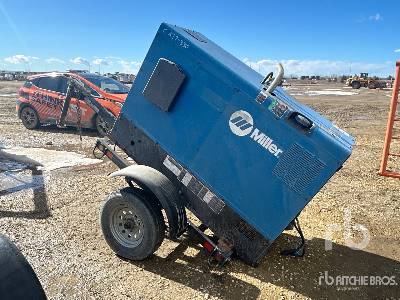Photo of a 2021 Miller BIG BLUE 800 DU
