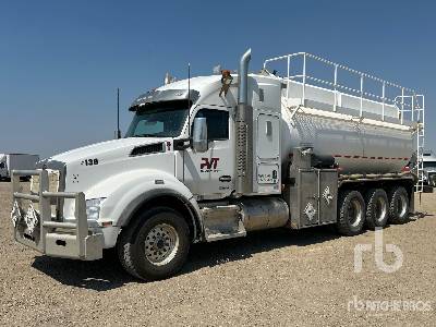 Photo of a 2023 Kenworth T880