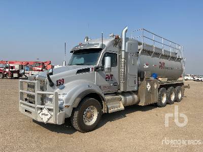 Photo of a 2024 Kenworth T880