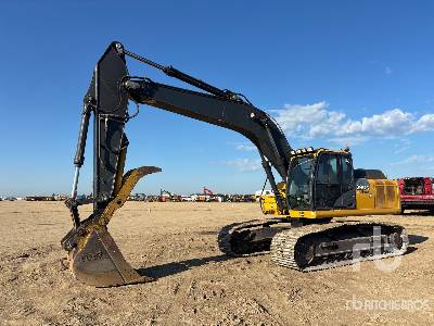 Photo of a 2015 John Deere 290G LC