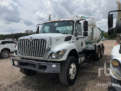 Photo of a 2009 International 7400