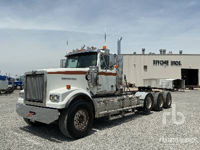 Photo of a 2015 Western Star 4900FA