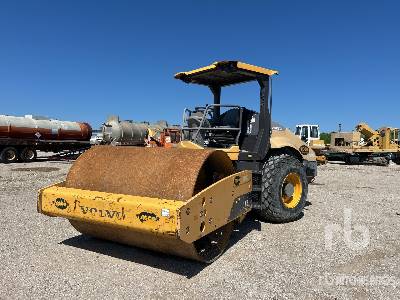 Photo of a 2015 Volvo SD115