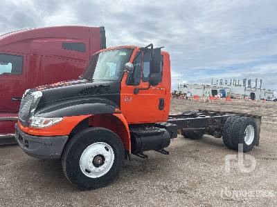 Photo of a 2005 International 4400