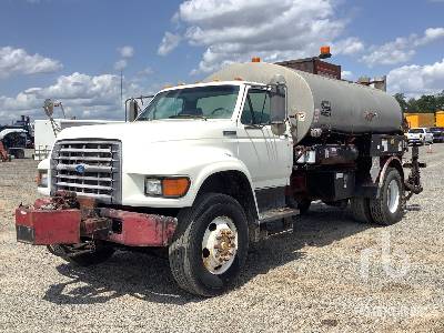 Photo of a 1997 Ford F800