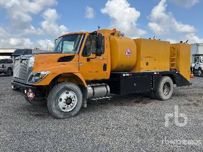 Photo of a 2009 International 7400