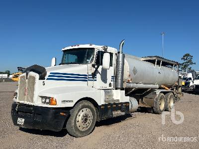 Photo of a 1990 Kenworth T600