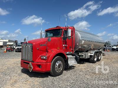 Photo of a 2012 Kenworth T800