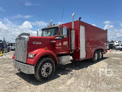 Photo of a 2001 Kenworth W900