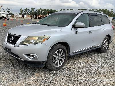 Photo of a 2013 Nissan PATHFINDER