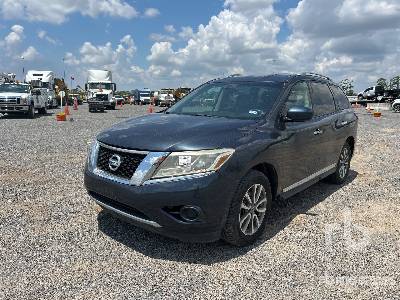 Photo of a 2016 Nissan PATHFINDER