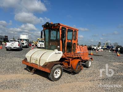 Photo of a 2006 Broce Broom RJ350