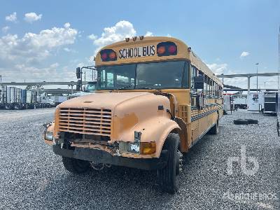2000 INTERNATIONAL  4x2 71-Seat School  Bus