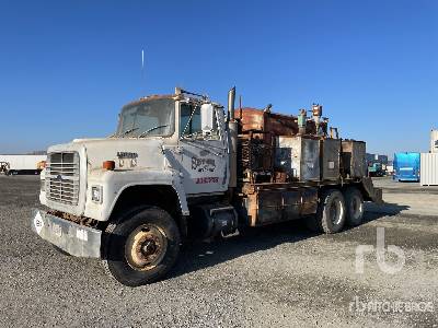Photo of a 1989 Ford LNT8000