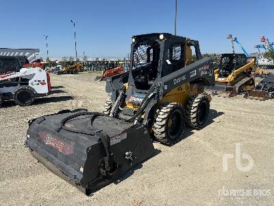 Photo of a 2022 John Deere 330G