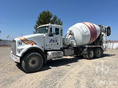 Photo of a 2015 Kenworth W900