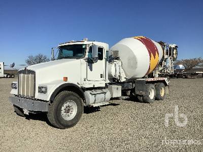 Photo of a 2015 Kenworth W900