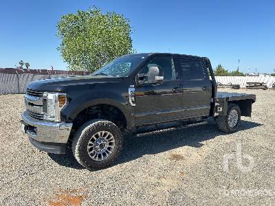 2019 FORD F-250 XLT 4x4 Crew Cab Flatbed Truck 2019 FORD F-250 XLT 4x4 Crew Cab Flatbed Truck