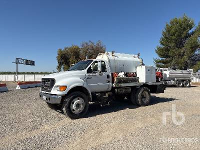 Photo of a 2001 Ford F-750