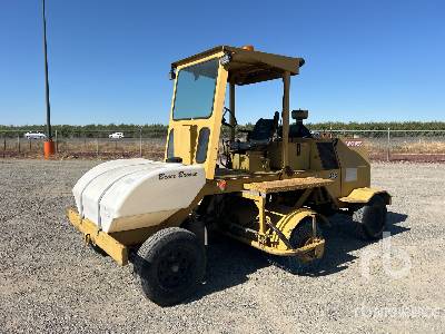 Photo of a 2000 Broce Broom RC350