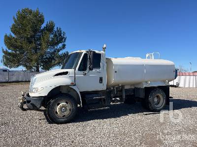 2012 INTERNATIONAL 4300 2000 gal 4x2 Water Truck 2012 INTERNATIONAL 4300 2000 gal 4x2 Water Truck