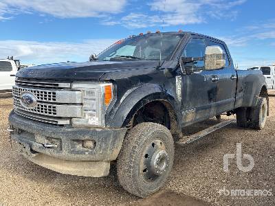 2017 FORD F-450 4x4 Crew Cab (Inoperable) Pickup 2017 FORD F-450 4x4 Crew Cab (Inoperable) Pickup