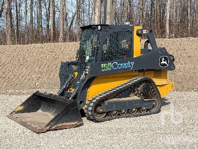 Photo of a 2023 John Deere 325G