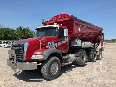 Photo of a 2006 Mack CT713