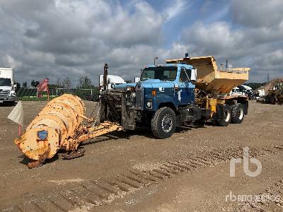 Photo of a 2000 International 2474